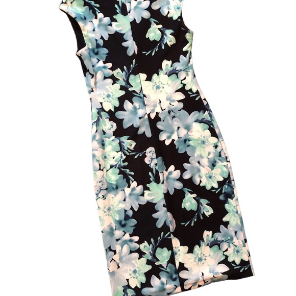 Adult size 6 floral fitted dress - Picture 3 of 10